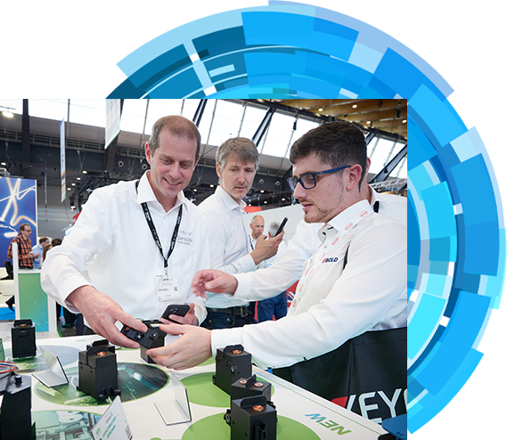 An exhibitor explaining his product to an attendee